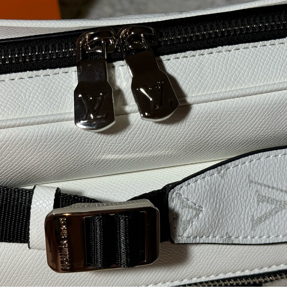 Louis Vuitton White Leather Bag - Picture 6 of 9
